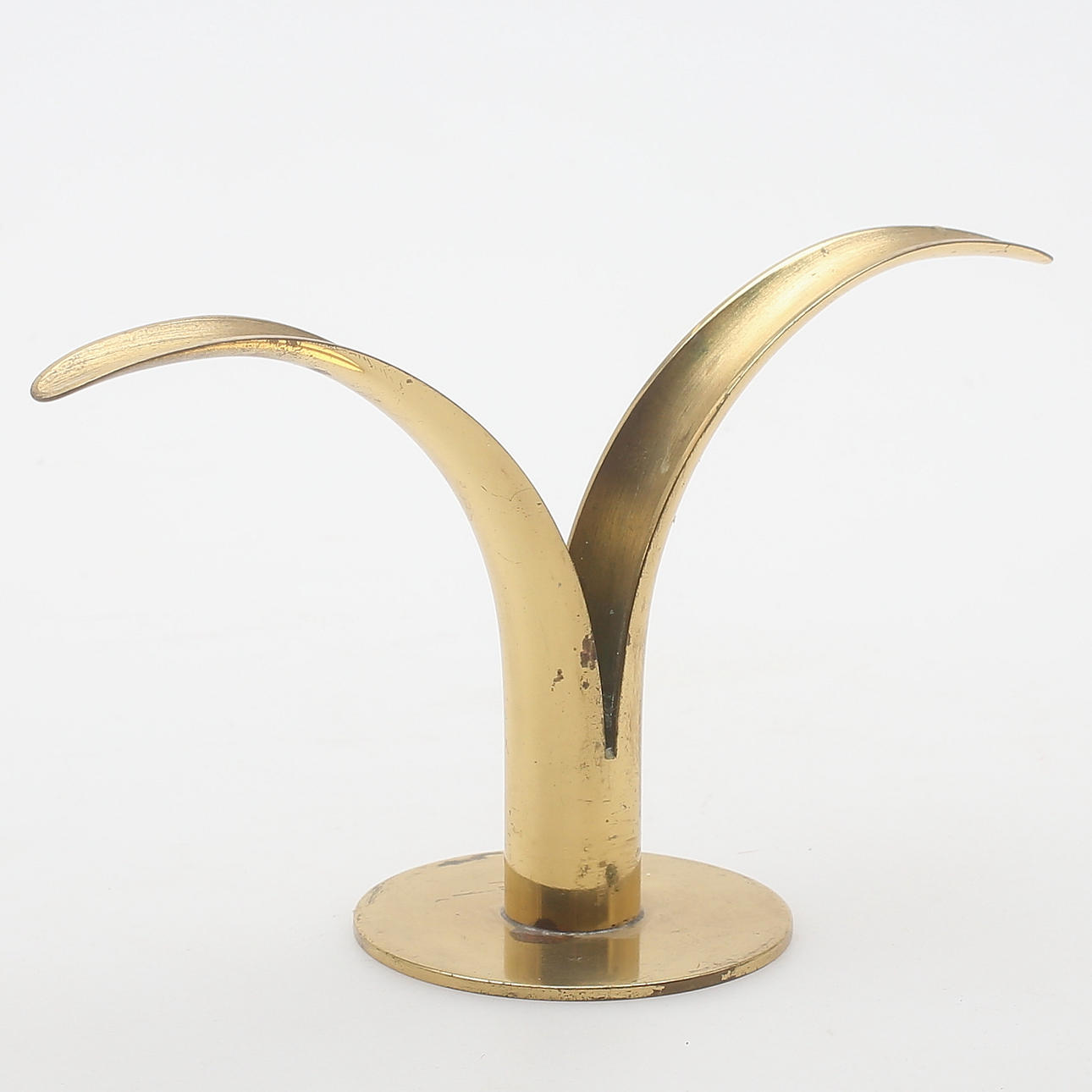 LJUSSTAKE, mässing, "Liljan", Ivar Åhlenius Björk, Ystad Metall, 1900-talets tredje fjärdedel.