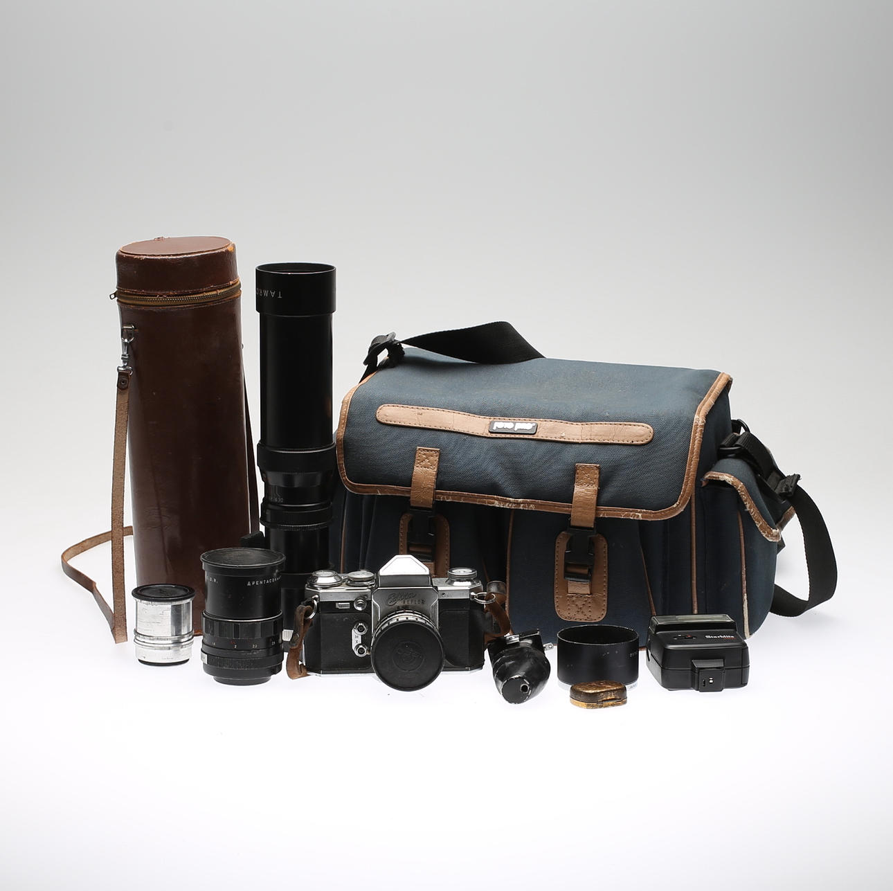 KAMERA MED OBJEKTIV, Edixa, Tamron, och Pentacon, 1900-tal.