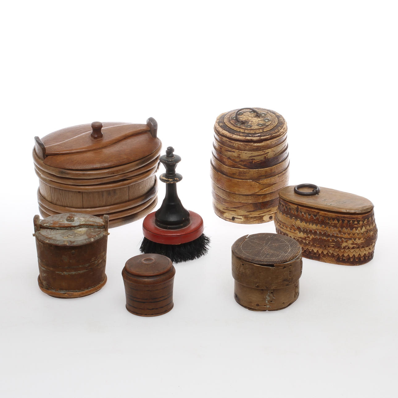 PARTI ALLMOGE, 7 delar, trä, bland annat svepaskar, 1800/1900-tal.