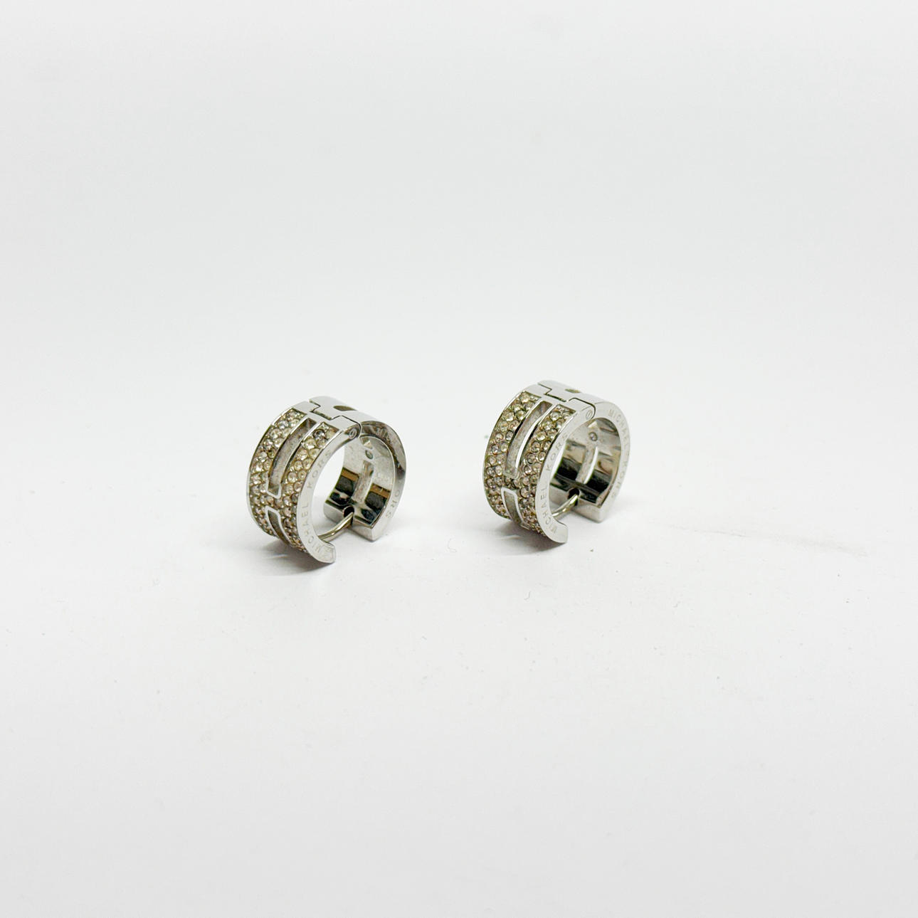 PAIR OF MICHAEL KORS EARRINGS.
