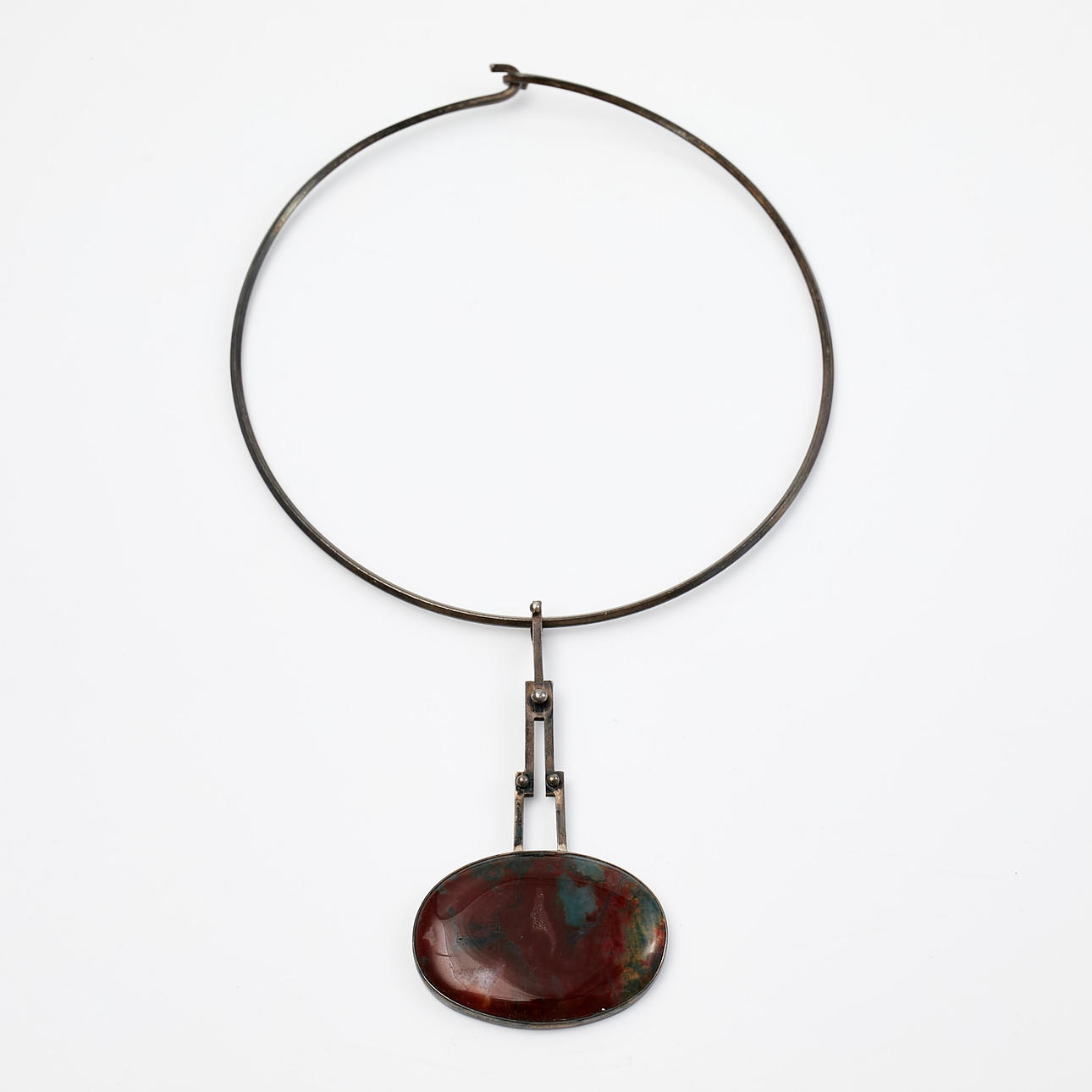 NECKLACE, Silver with cabouchon cut heliotrope.