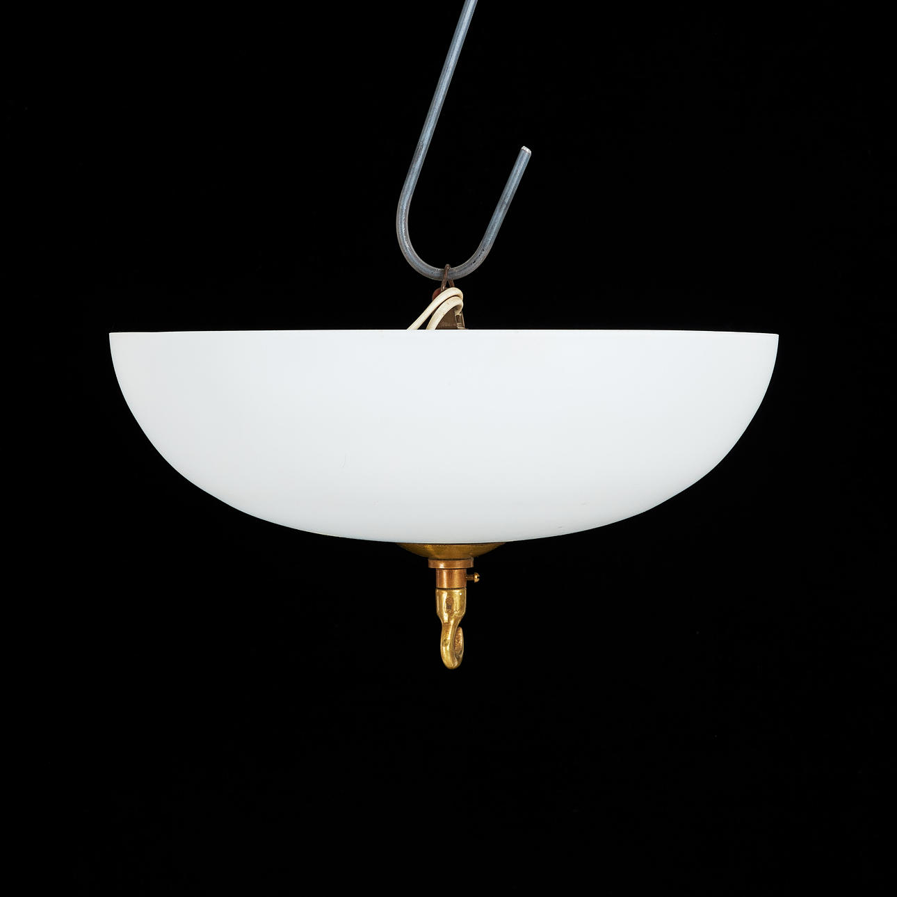 CEILING PLAFOND, 3 light points, cup in glass with white underframe glass, 20th century.