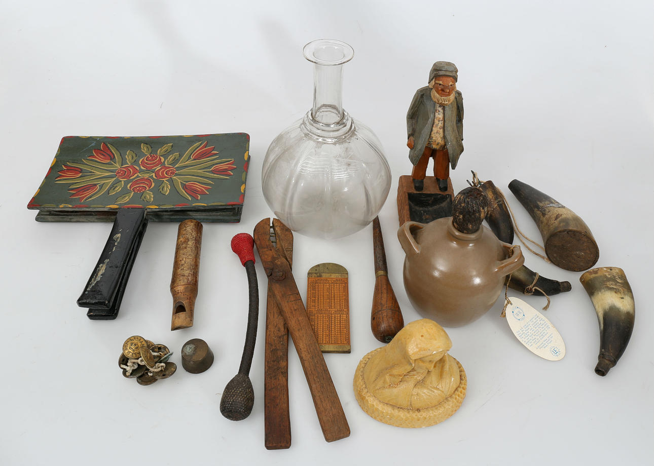 ÄLDRE KURIOSA, trä,glas och stengods, 1800-1900-tal.