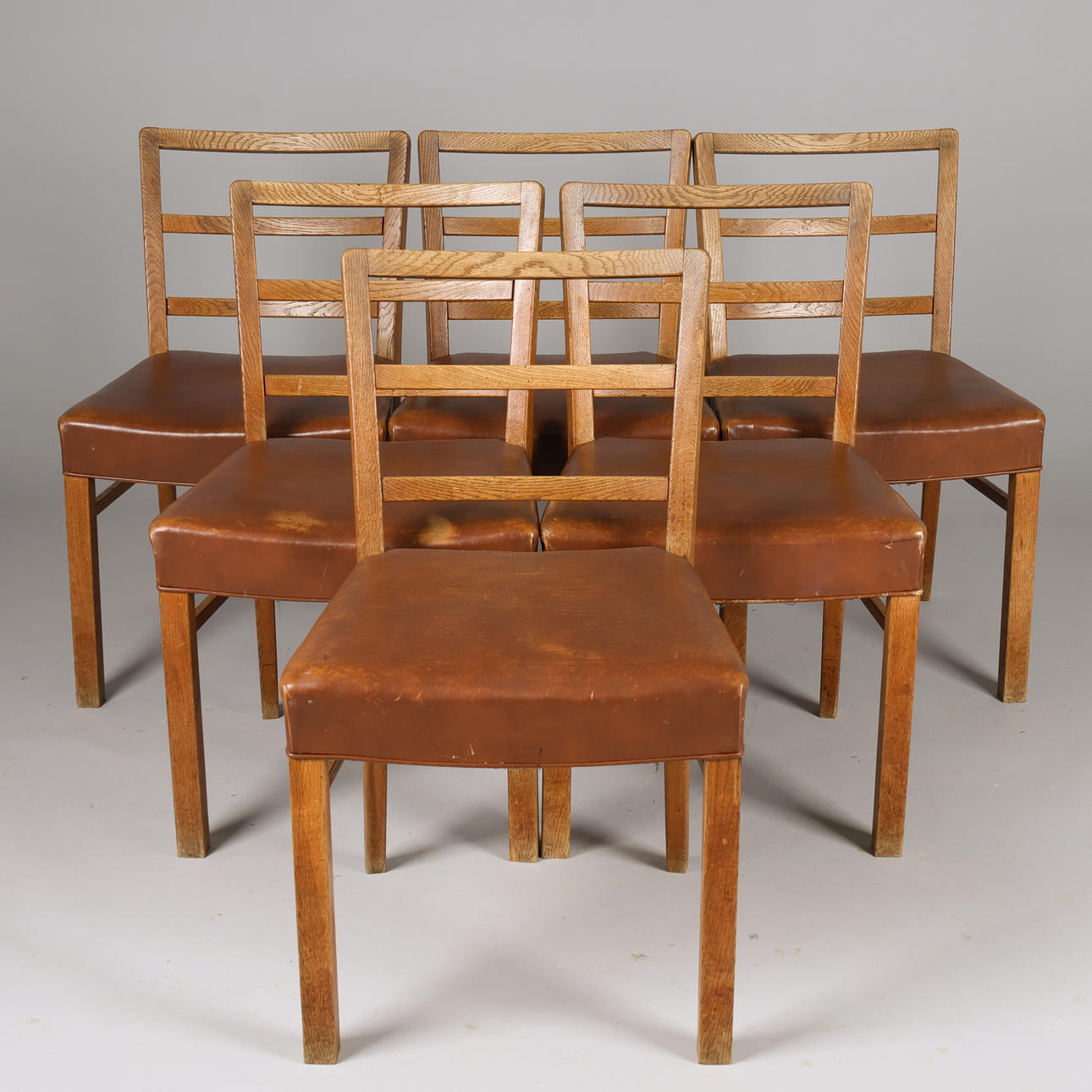 Set of six chairs with oak frame and seat upholstered in leather, Danish cabinetmaker, Denmark, 1900s (6).