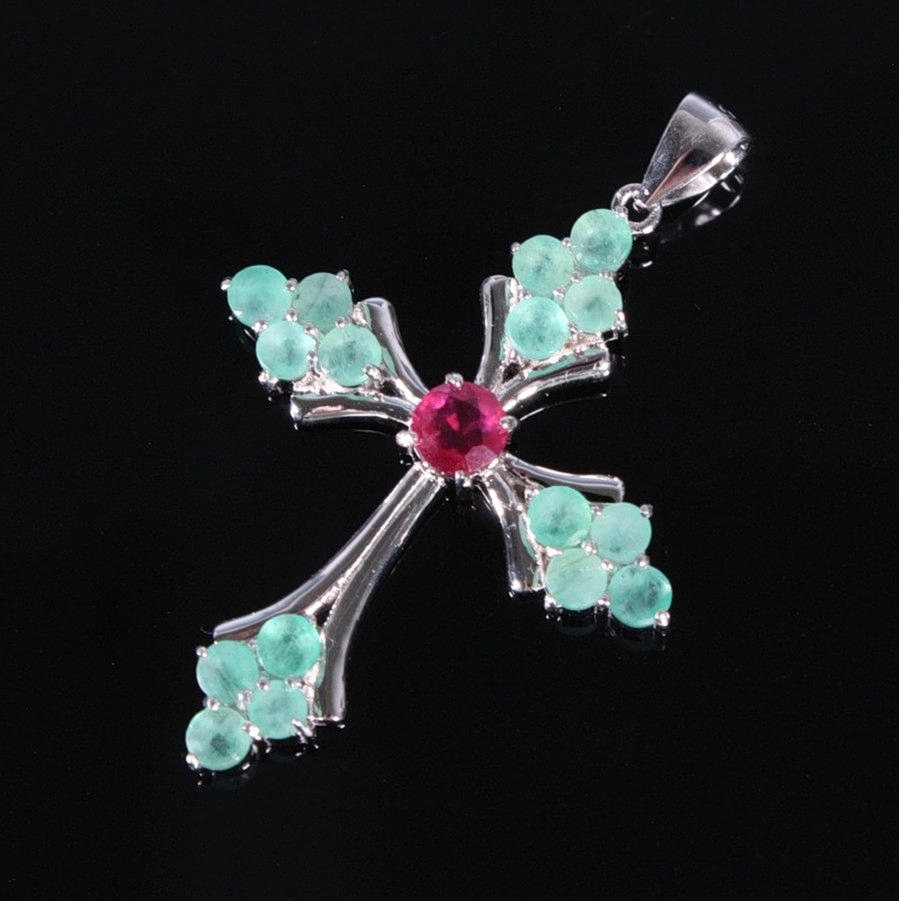 Smaragdkreuz mit Rubin, 925er Silber.