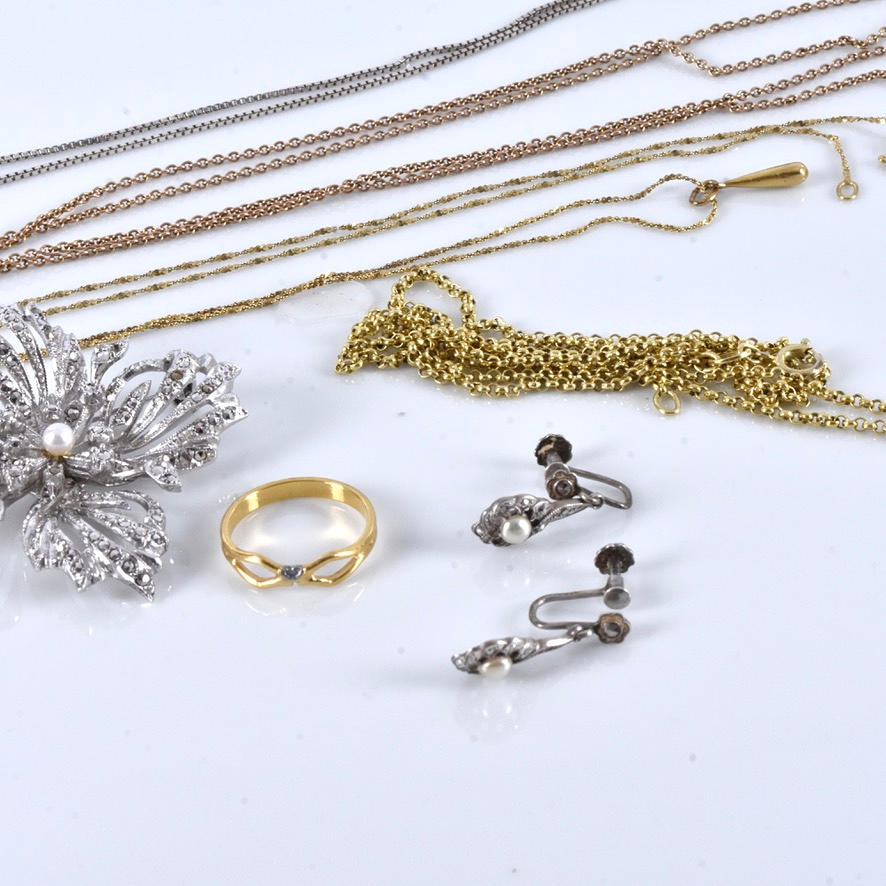 PARTY JEWELLERY, something in silver.