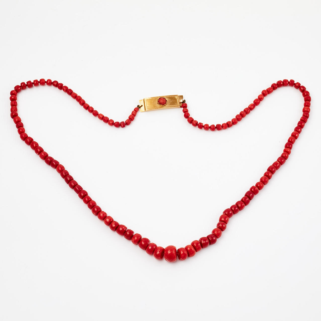 NECKLACE, Faceted coral, clasp in gold. Jewellery & Gemstones ...