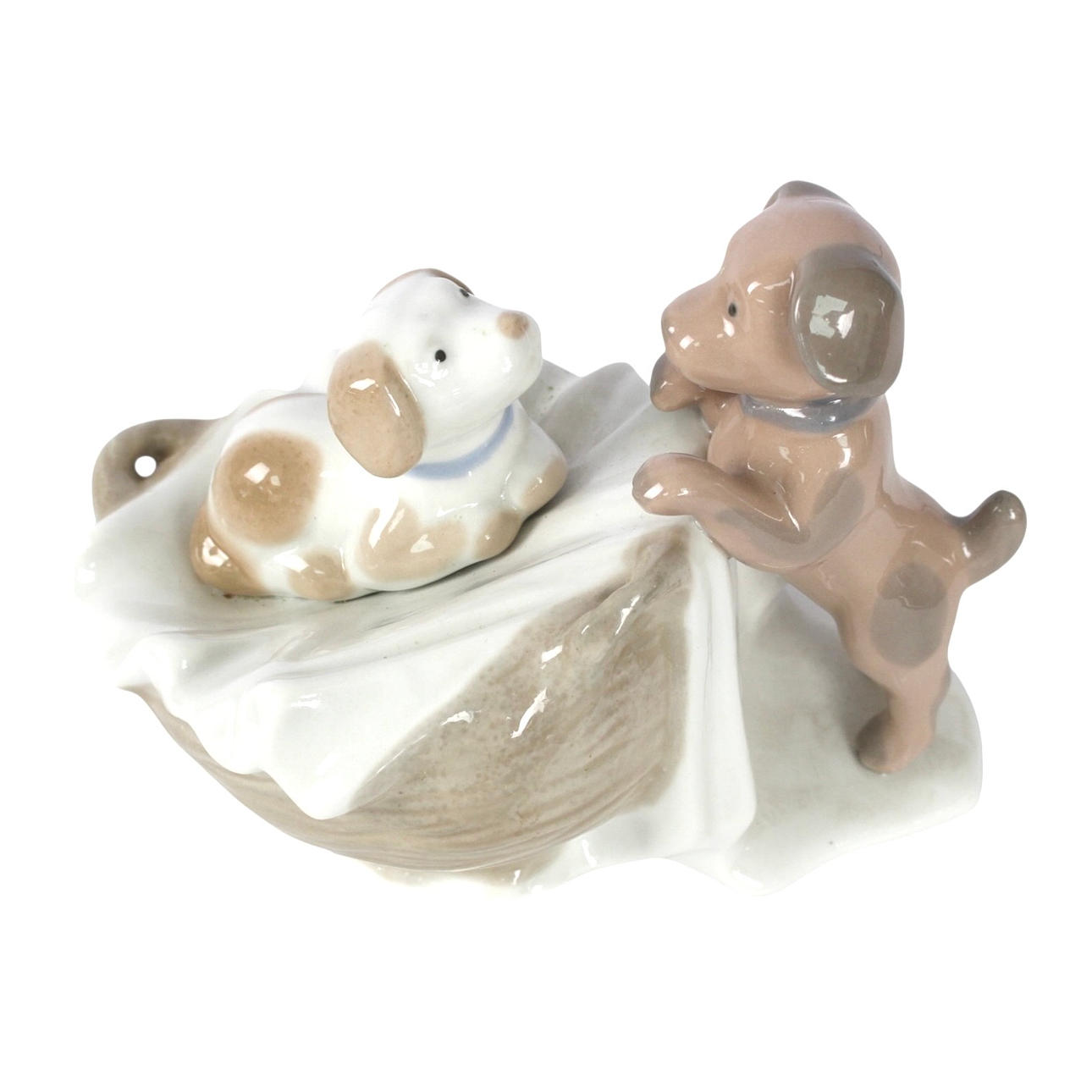 FIGURINE, Terra. Two playing dogs.