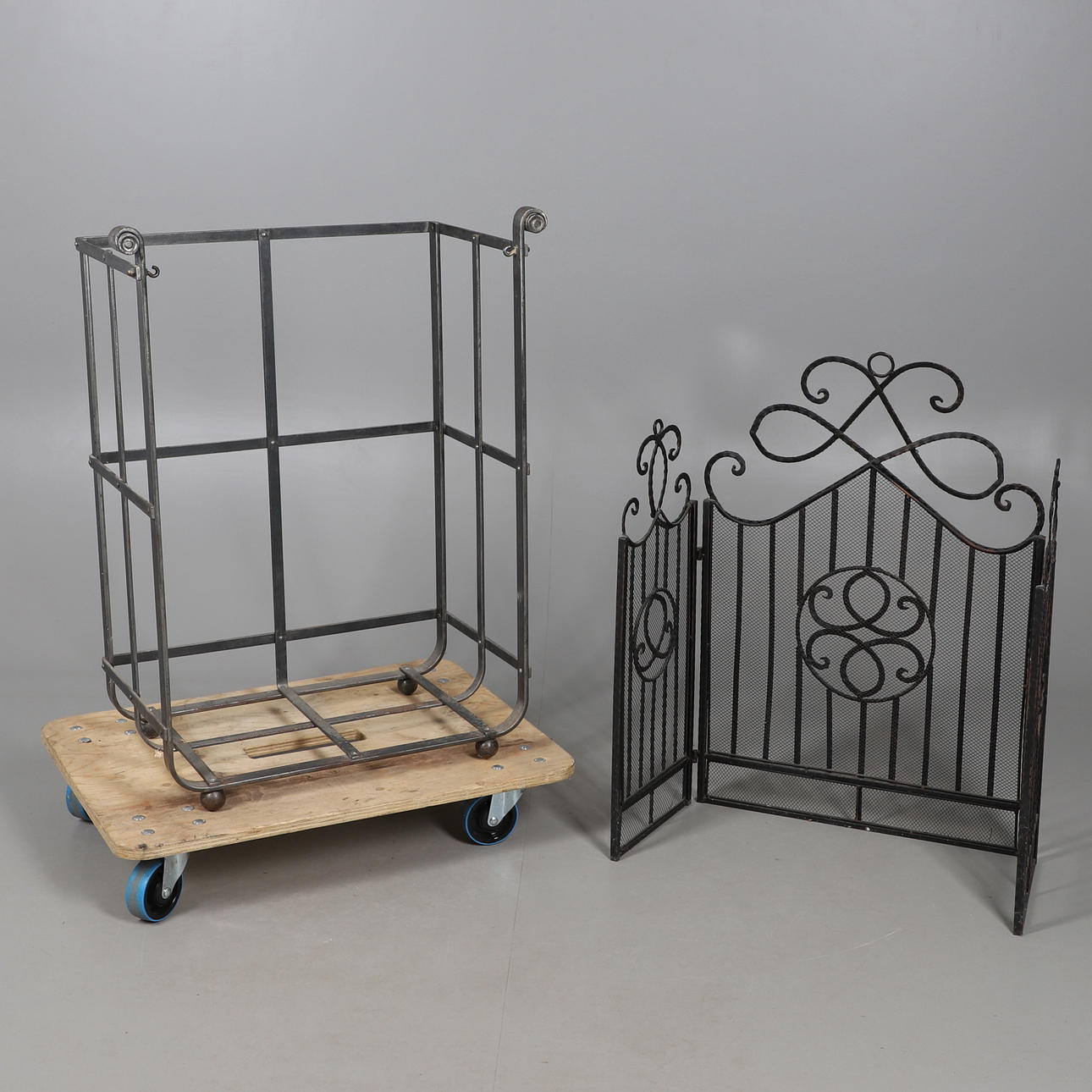 A MODERN METAL FIRE GUARD.