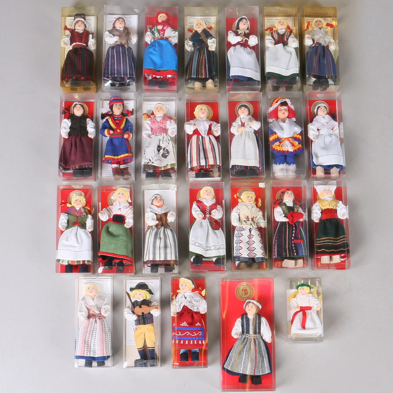 DOCKOR, 36 st. Landskapsdockor, 1900-tal.