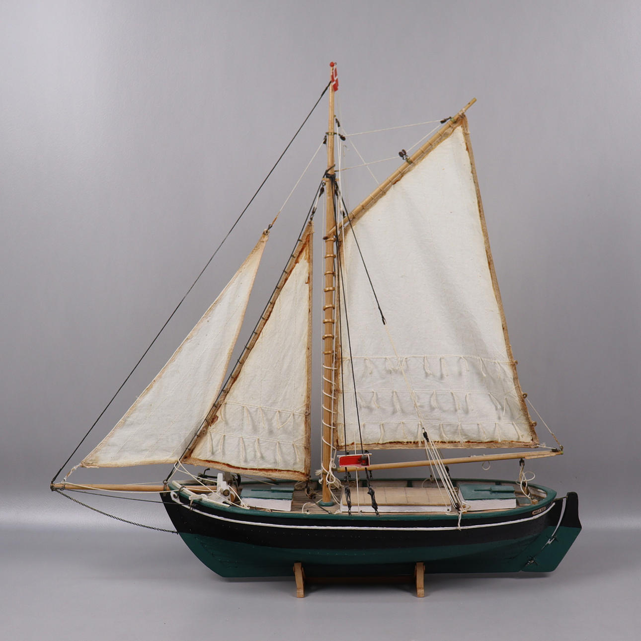 MODELBÅD, træ, Niels Juel Gilleleje.