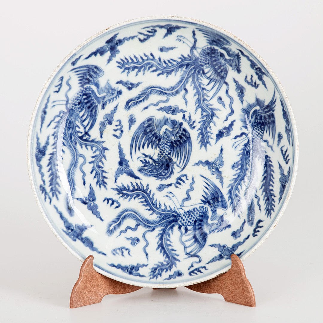 Chinesische blau-weiße Schale mit Phönix-Dekor.