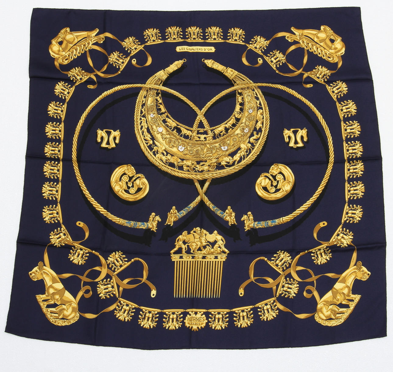 SCARF, "Les Cavaliers d'Or", Hermès. Frankrike.