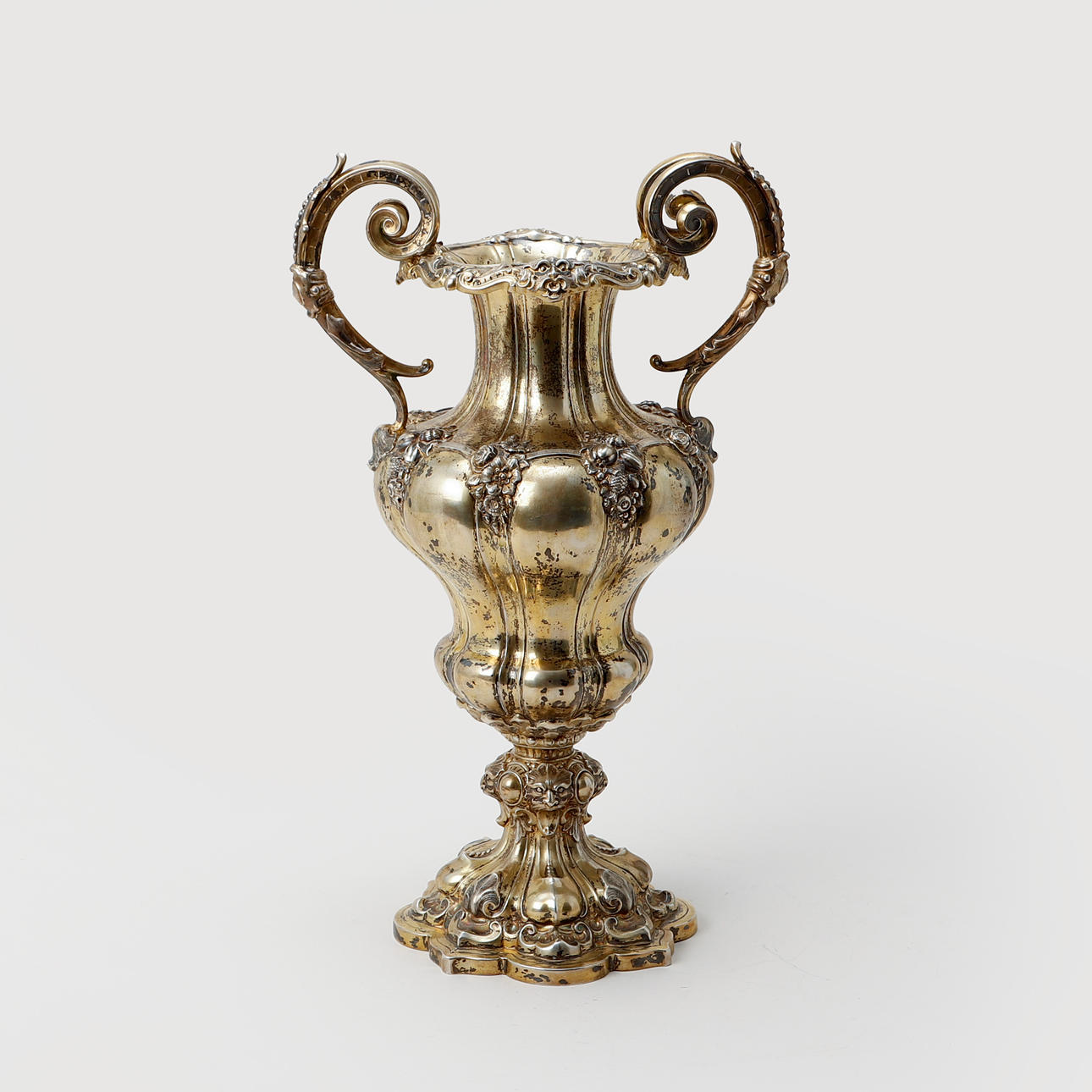 PRAKTPOKAL, silver 800, C E Keyser, vikt ca 1230 gram.