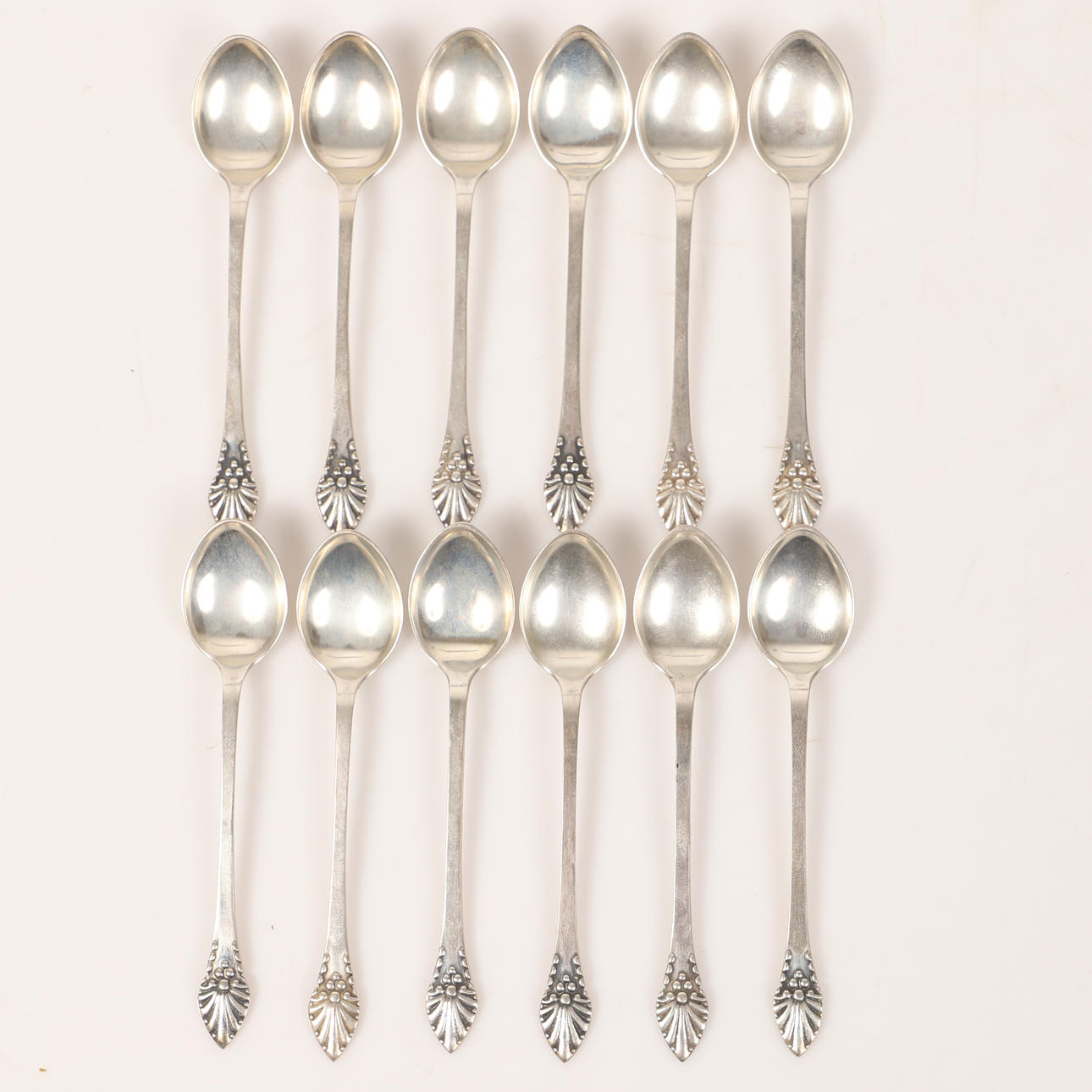 VELOURSLEDERLÖFFEL, 12 Stück, silber.