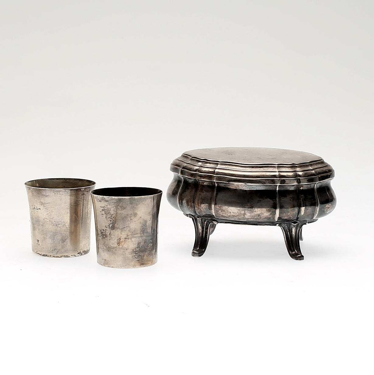 SKRIN OCH SUPKOPPAR, 2 st, silver, Bl a CG Hallberg, 1900-tal. Total vikt ca 213 g.