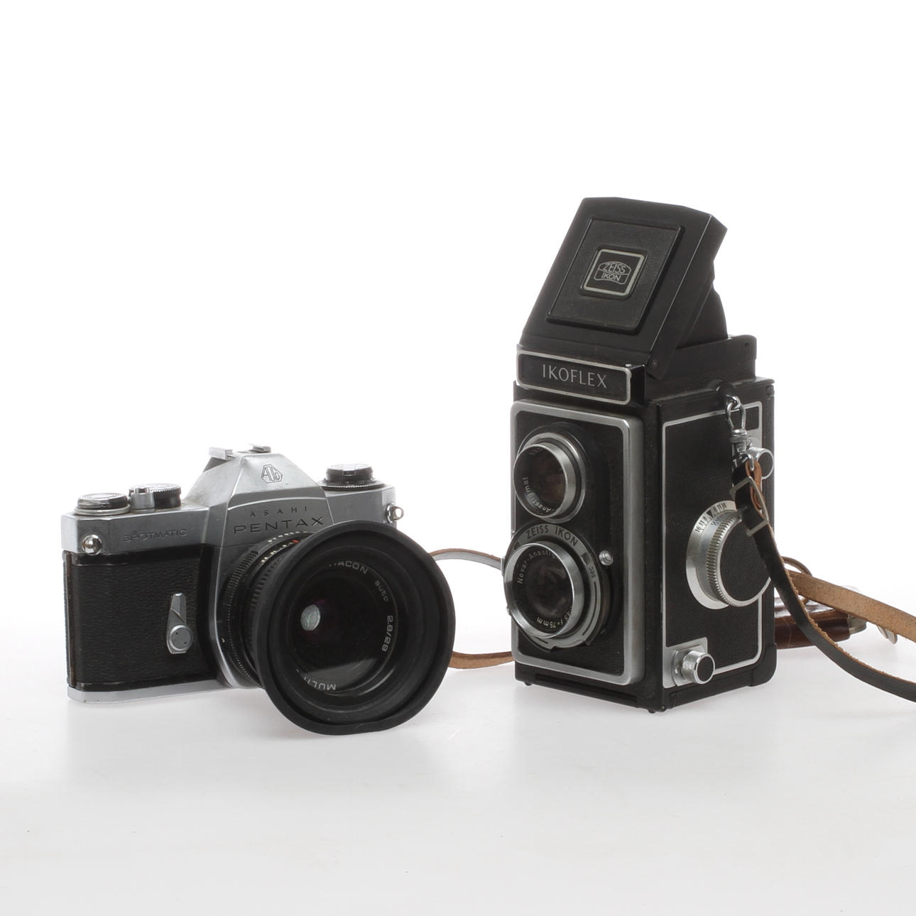 KAMEROR, 2 st, Ikoflex och Ahai Pentax SP II.