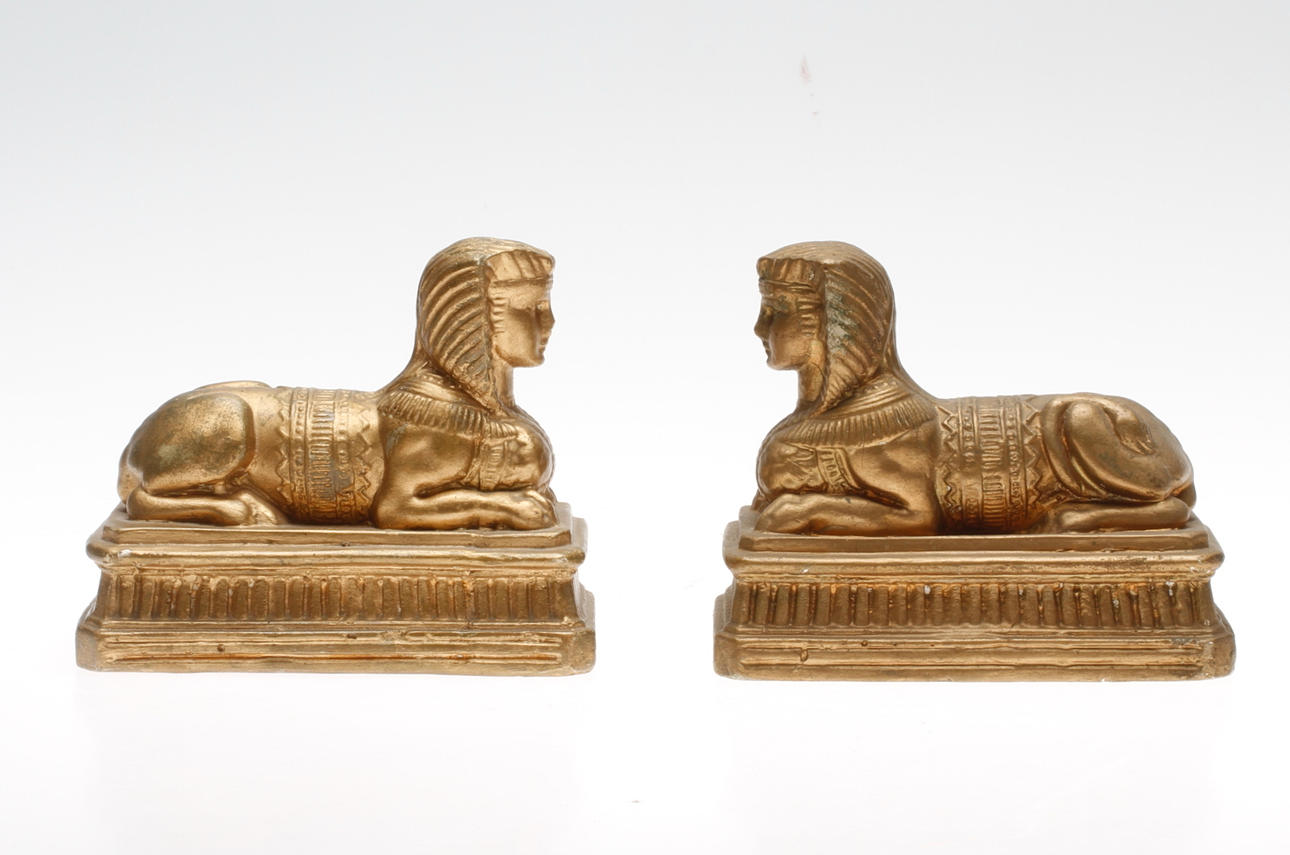 CARIN NILSON(1884-1973). TILLSKRIVEN. Sfinxar. Skulpturer, ett par. gips. Efter Antiken. Osignerade.