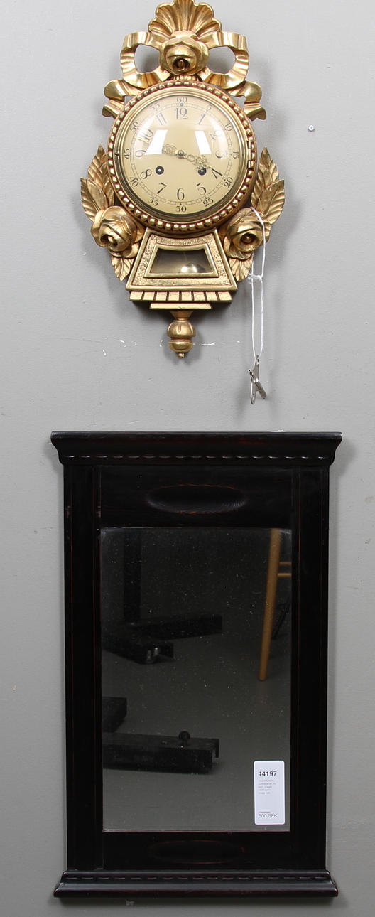 VÄGGPENDYL Gustaviansk stil. samt spegel 1900-talets första hälft.