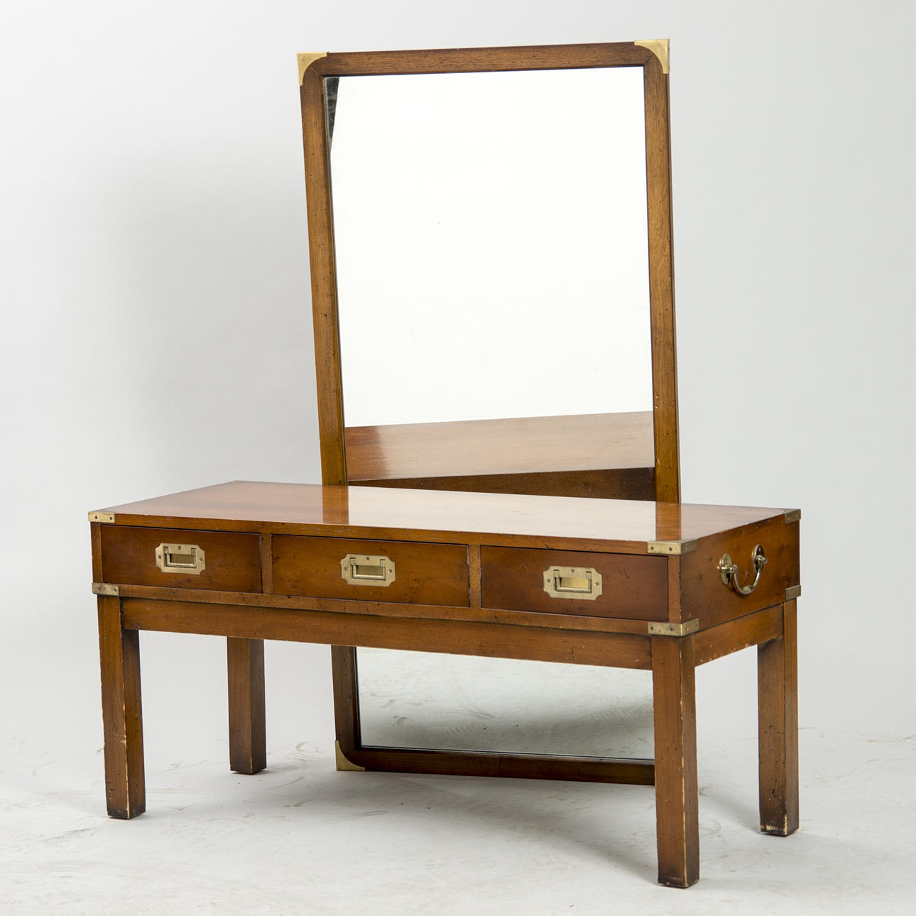 HALLBYRÅ MED SPEGEL, idegran, engelsk stil.