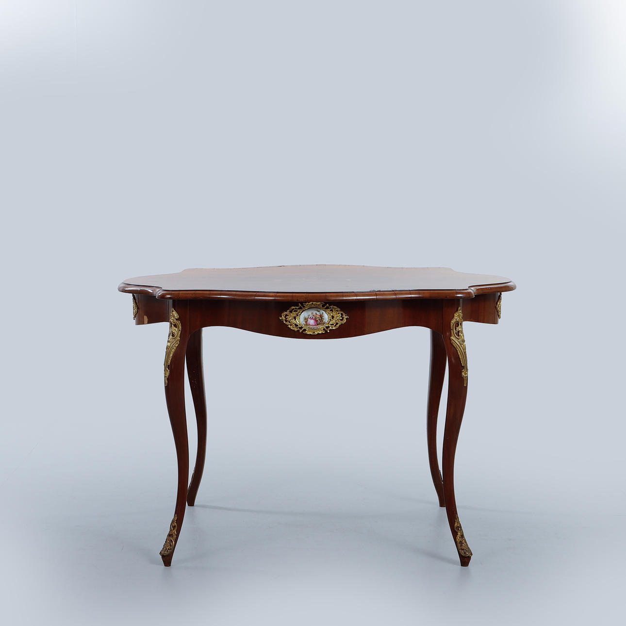 SALONGSBORD, 18/1900-tal.