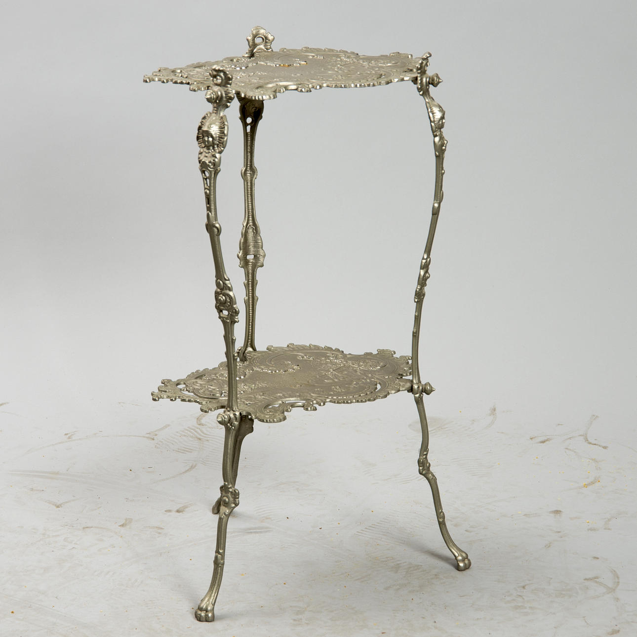 BLOMSTERBORD, försilvrat gjutjärn, jugendstil.