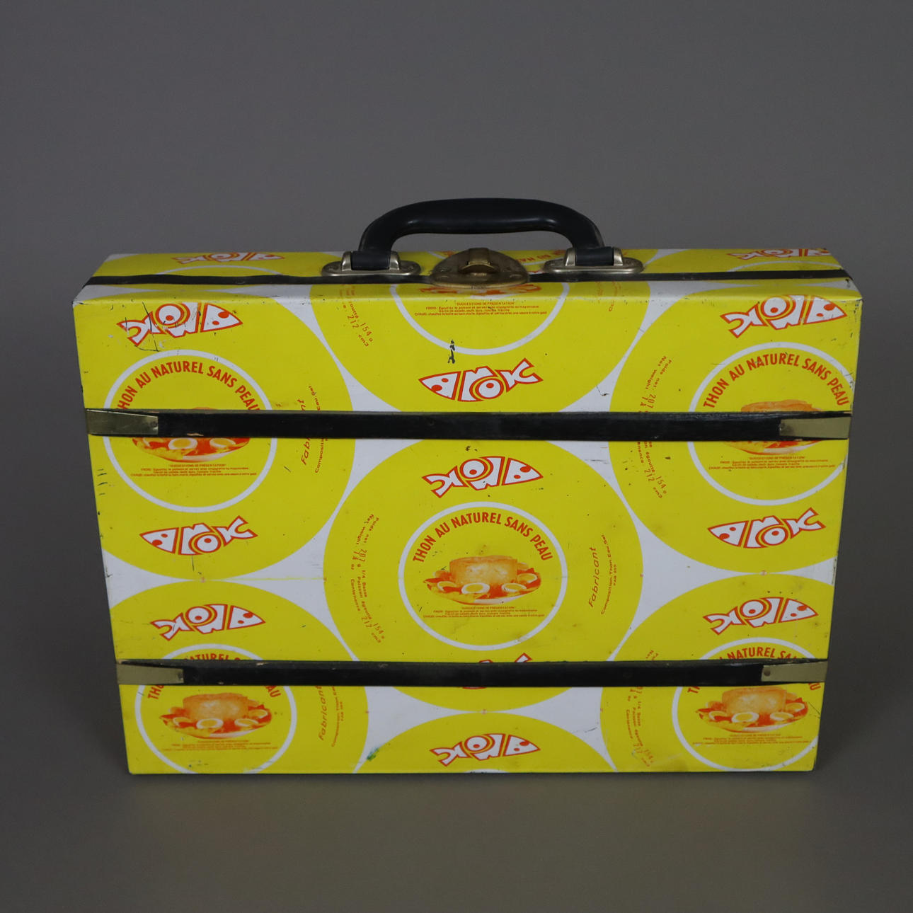 OLD SUITCASE WITH COMIC ILLUSTRATIONS.