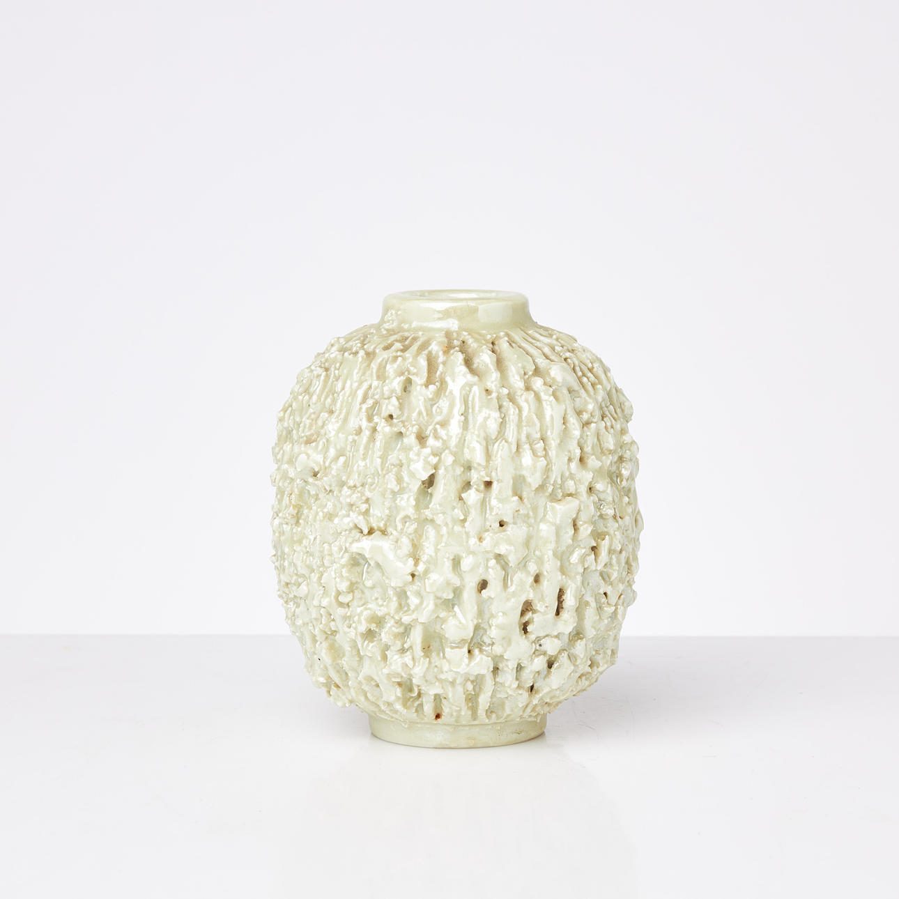 GUNNAR NYLUND. Un jarrón, «Chamotte», gres esmaltado, Rörstrand.