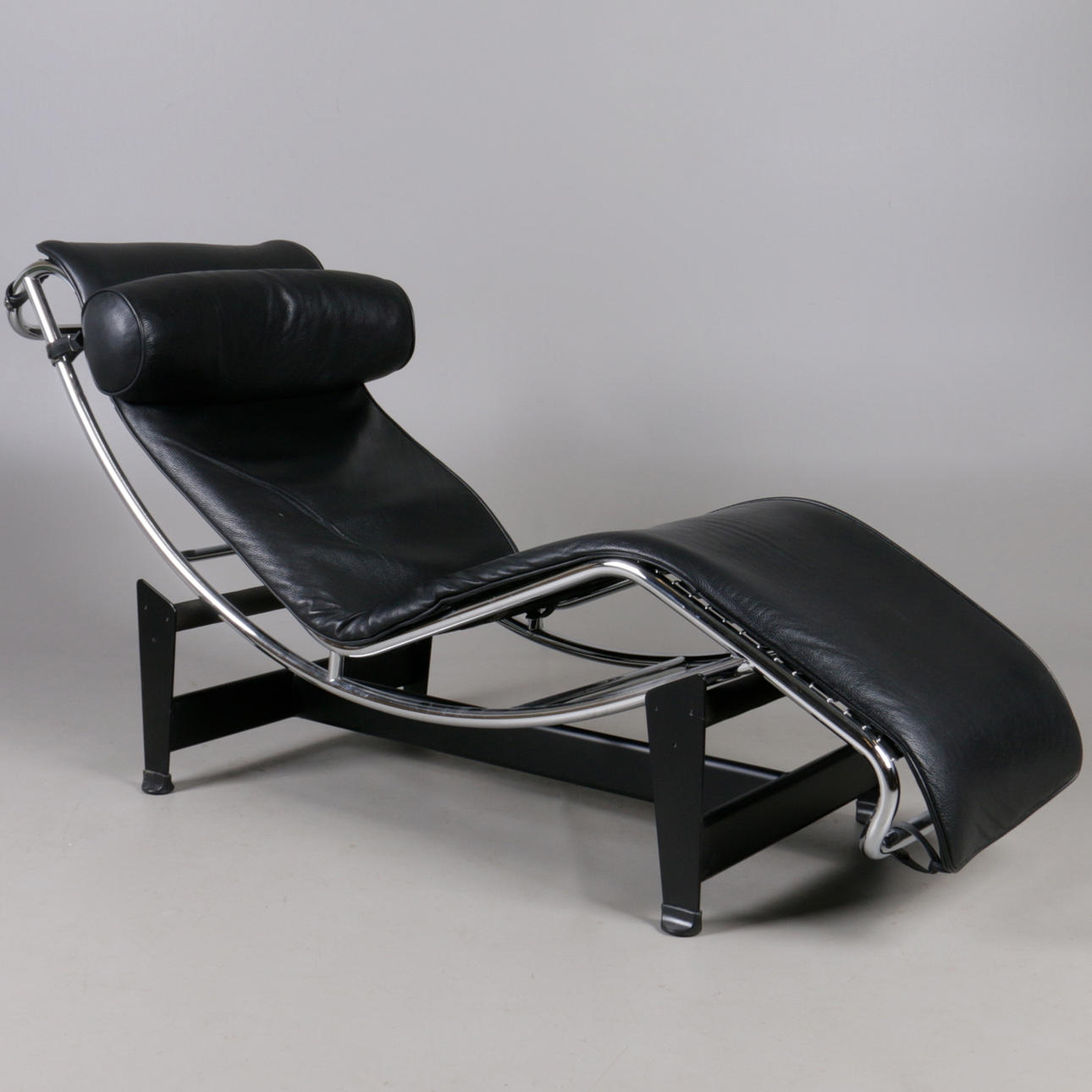 VILSTOL, "LC4", efter Le Corbusier & Jeanneret Perriand, 1900-talets fjärde kvartal.