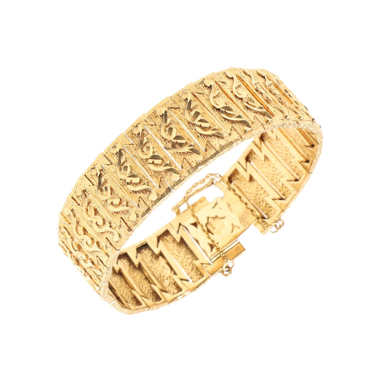 A 14CT GOLD ARTICULATED BRACELET.
