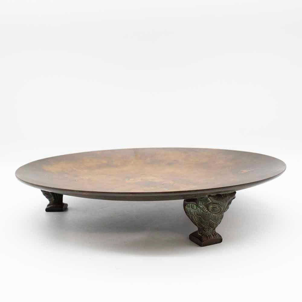 PRONSSILEVY, JONKA JALAT KUVAAVAT PÖLLÖJÄ.