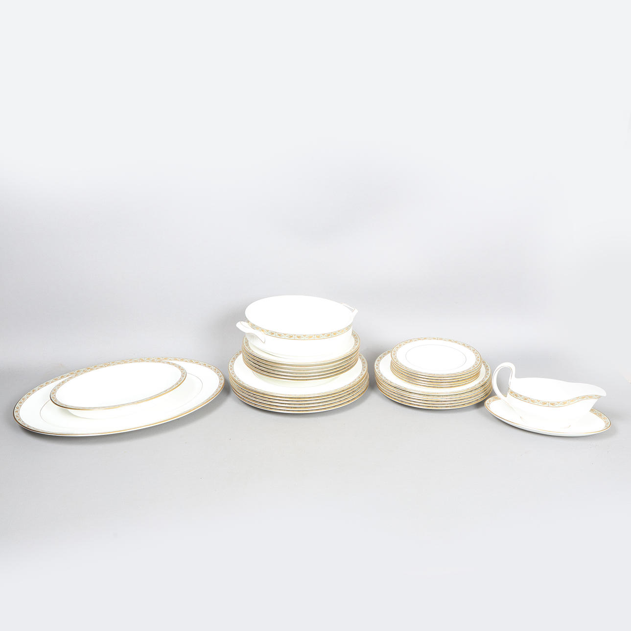 A WEDGWOOD "MARINA" PATTERN SERVICE (29).