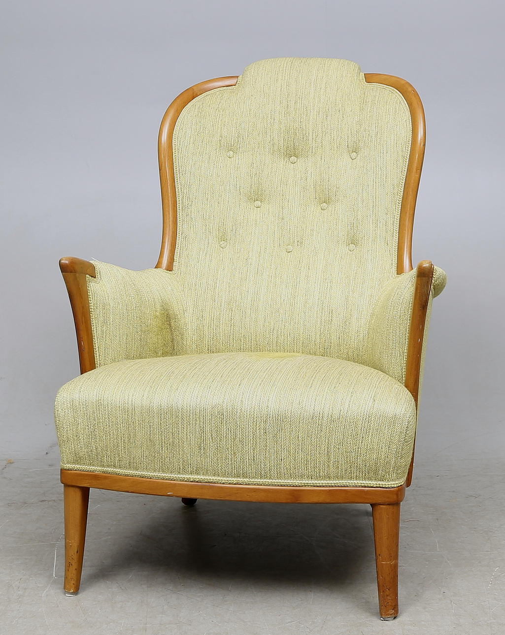 FÅTÖLJ, "Vår Fru", Carl Malmsten, ljus klädsel.