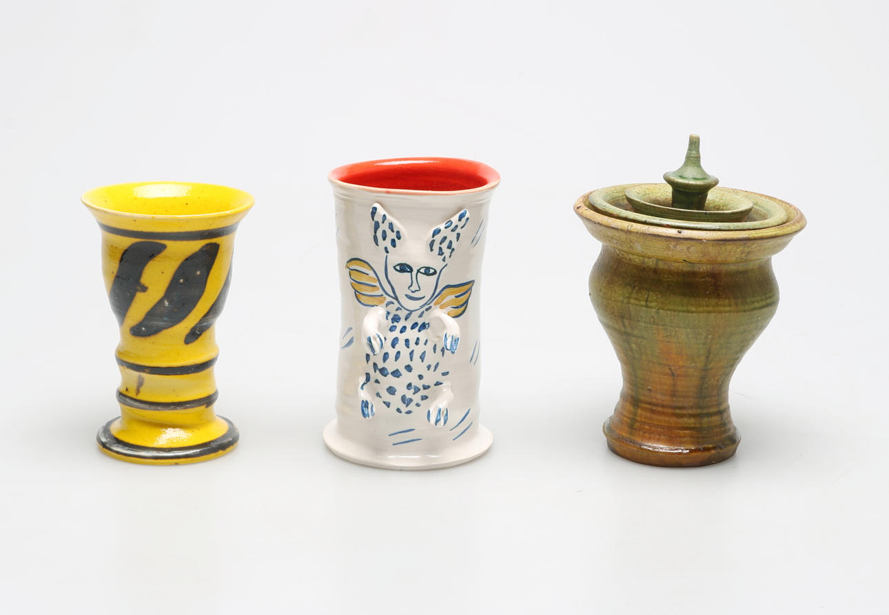 VASER, 3 st, keramik, Ulrica Hydman Vallien, signerade.