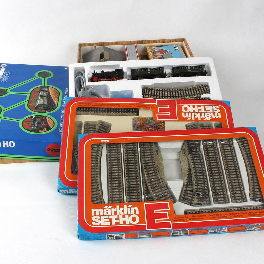 MODEL TRAIN SET IN ORIGINAL CARTON, Set- Ho, 4 boxes, Märklin.