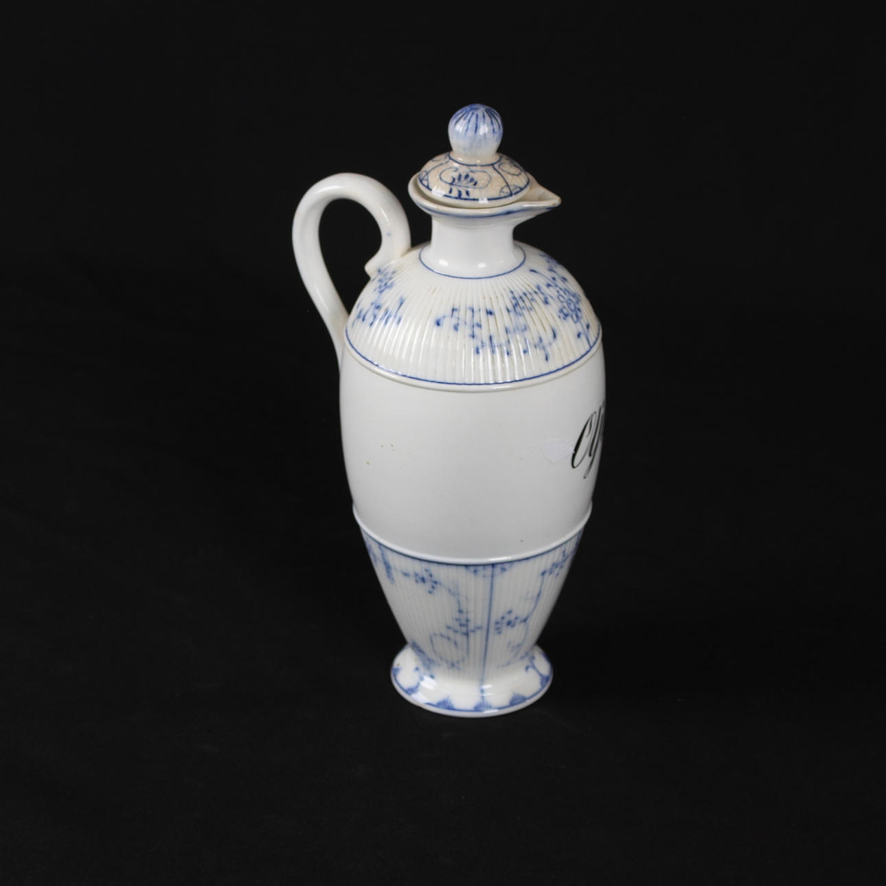 VILLEROY & BOCH, öljykannu, posliini.