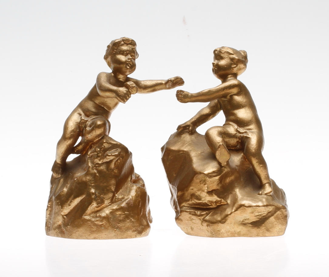 CARIN NILSON(1884-1973). TILLSKRIVEN. Skulpturer, 2 st. gips. Osignerade.