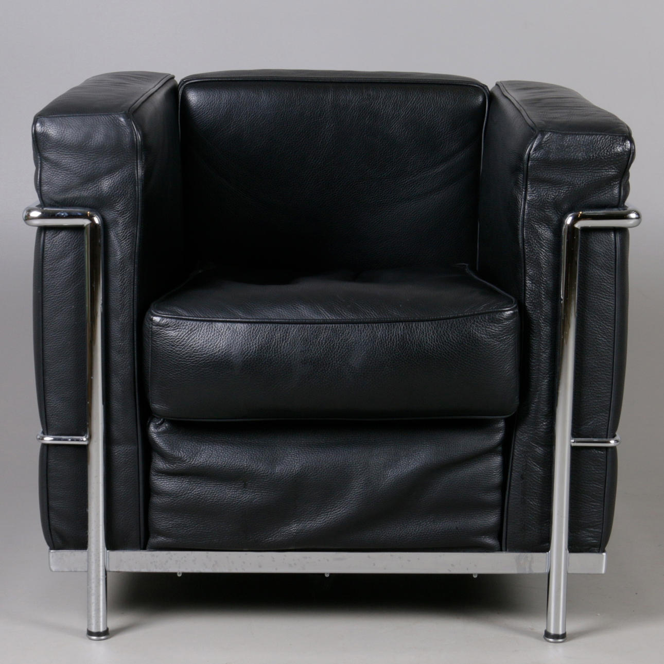 FÅTÖLJ, "LC2", efter Le Corbusier & Jeanneret Perriand, samtida.