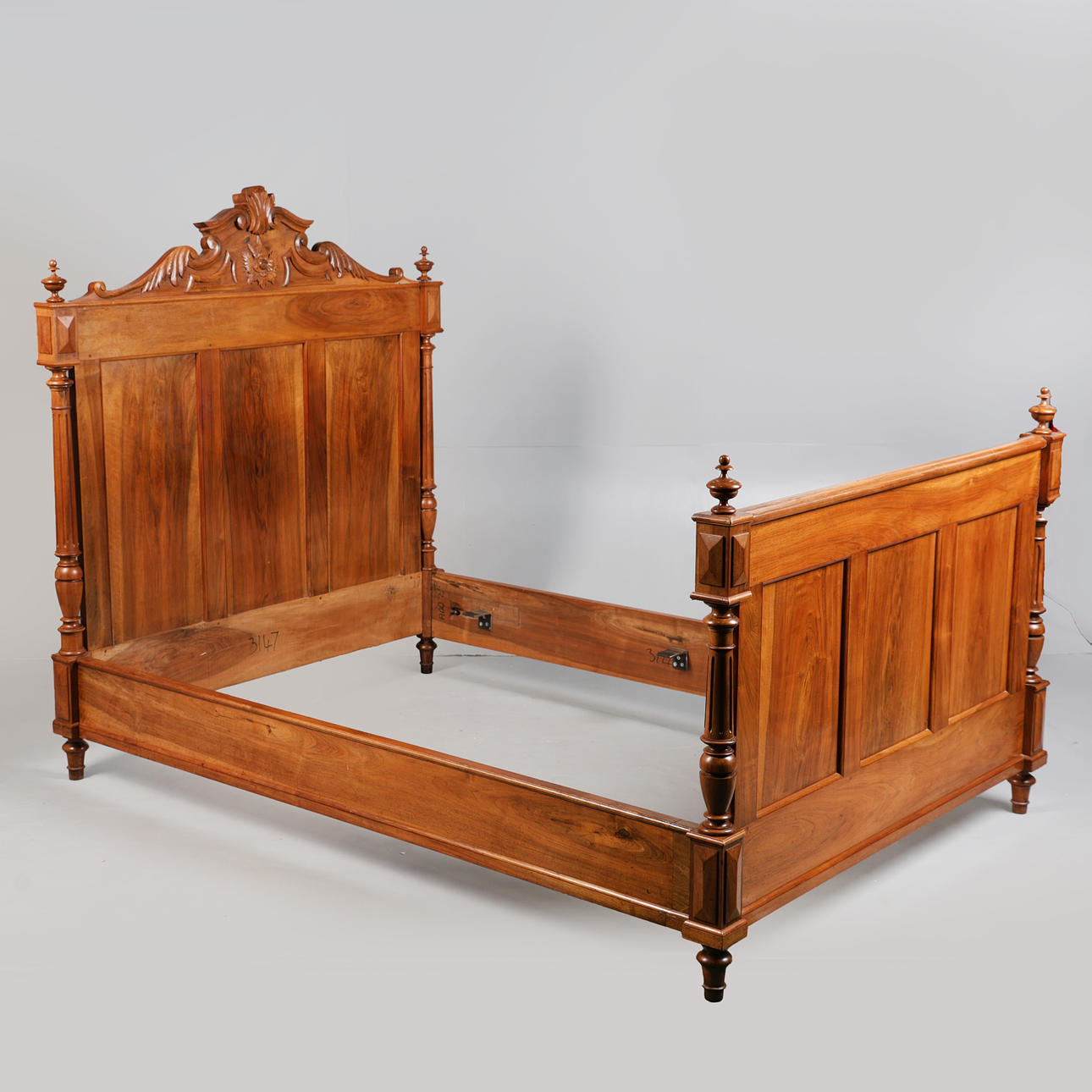 A 20TH CENTURY FRENCH WALNUT SINGLE BED.