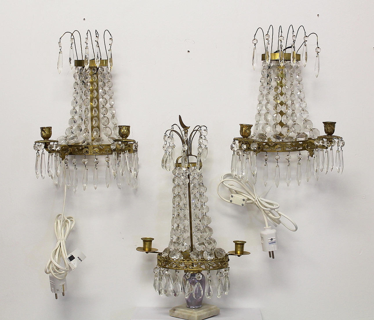 VÄGG OCH BORDSLYSTER, Gustaviansk stil.