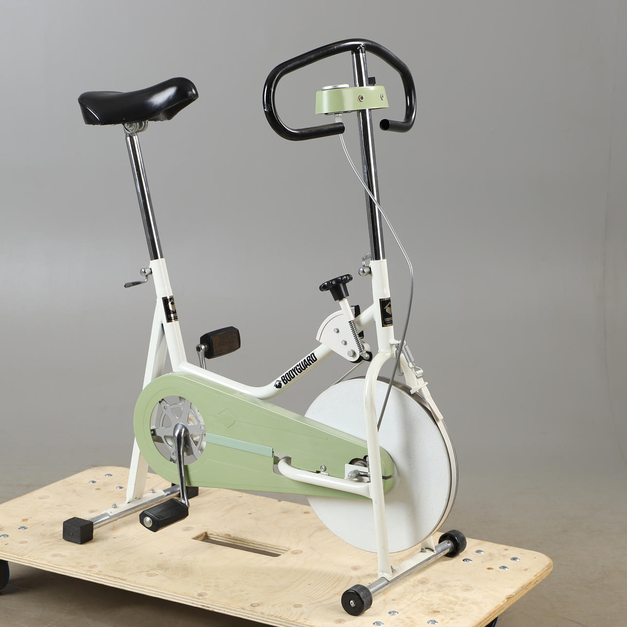 BICICLETA ESTÁTICA, Bodyguard, Noruega.