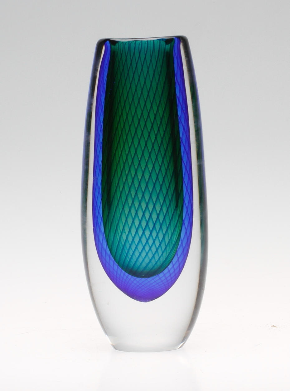 VAS, glas. Vicke Lindstrand, Kosta. Signerad.