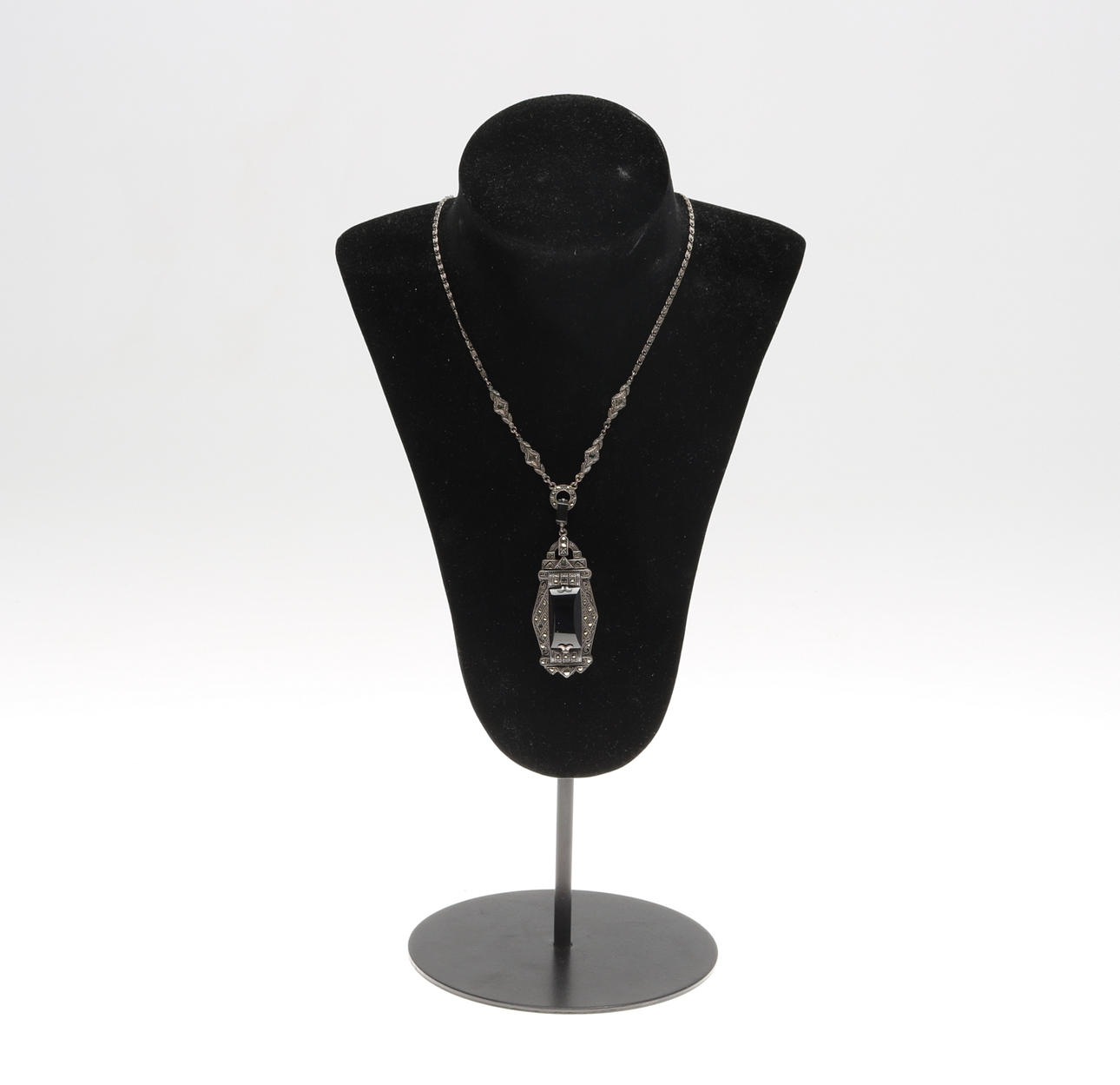 HALSBAND, silver och onyx, Art Deco, 1920-tal.