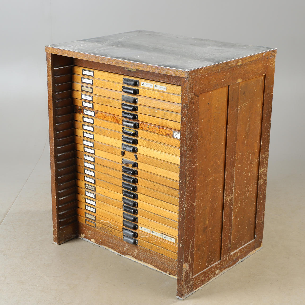 TRYCKERISKÅP, 1900-talets första hälft.