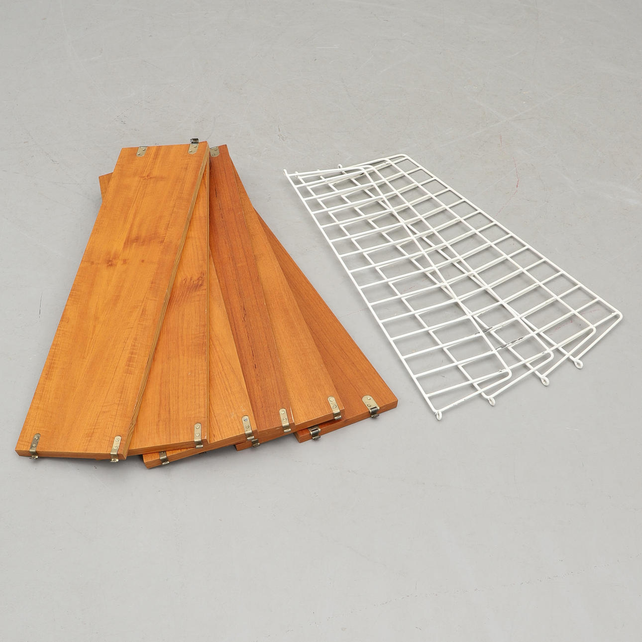 NILS & KAJSA STRINNING. A 10-piece string shelf, 1960s.