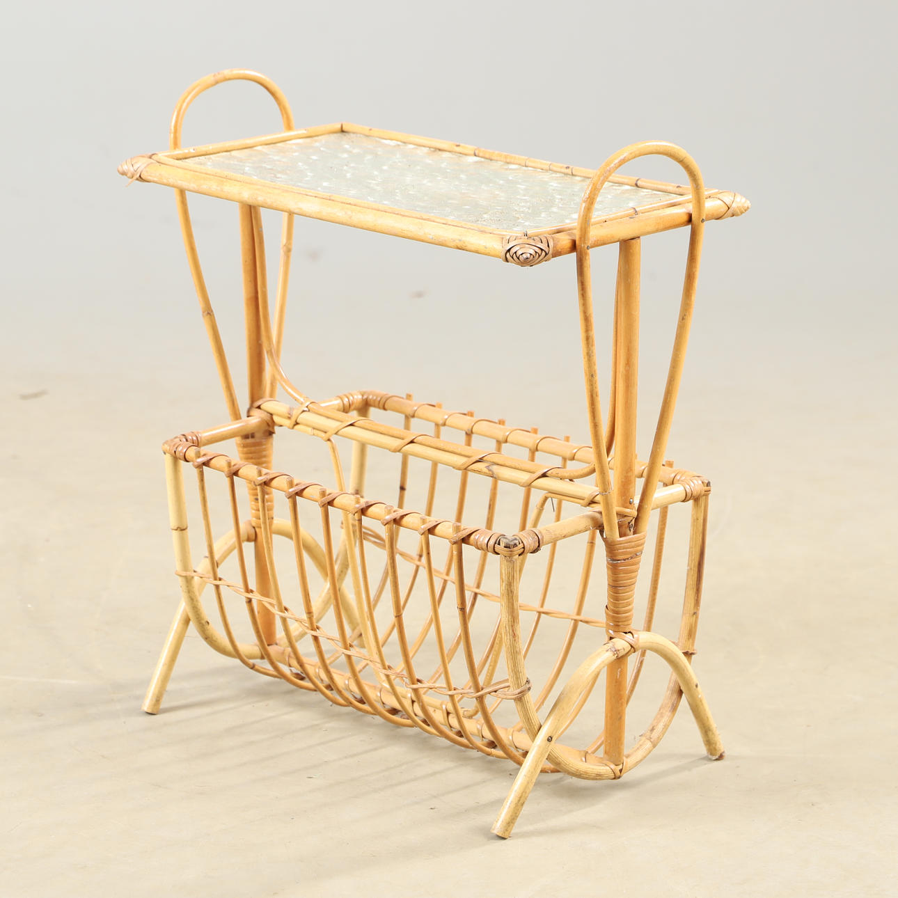 NEWSPAPER BASKET, RATTAN/GLASS.