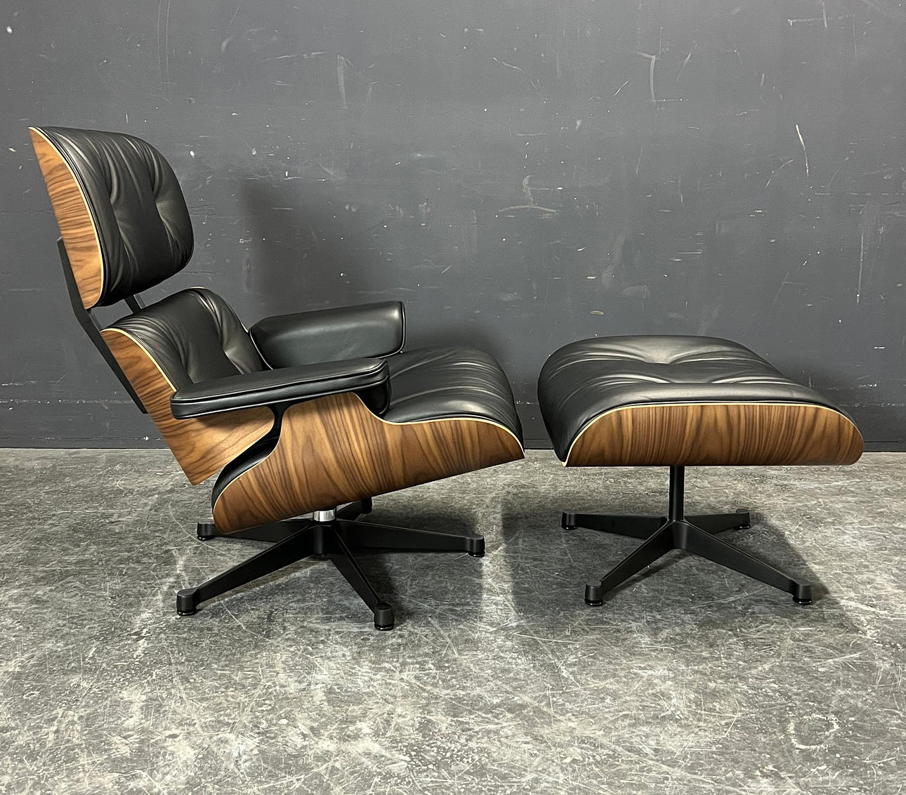 CHARLES & RAY EAMES. LOUNGE CHAIR WITH OTTOMAN XL.