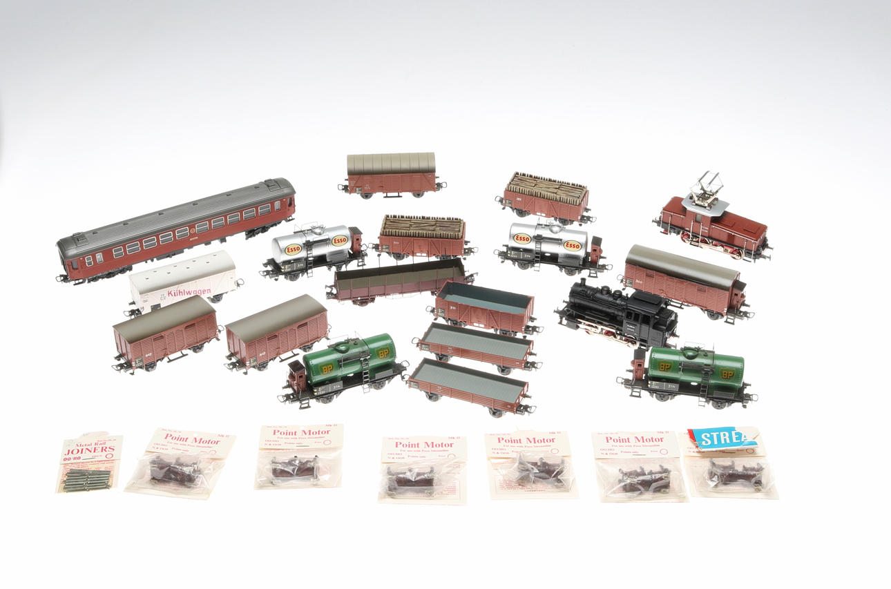 MÄRKLIN, samling tåg och vagnar,13 stycken.