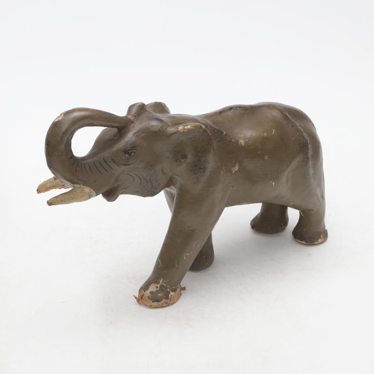 SKULPTUR, Elefant, bemaltes Pappmaché.