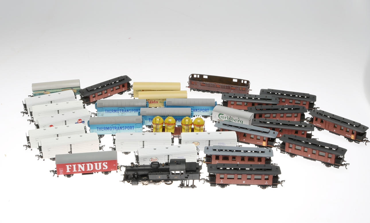 MODELLJÄRNVÄGSVAGNAR, 29 stycken, Pocher.